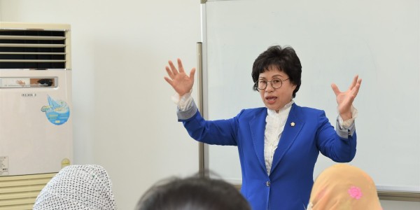 20170426 웃음치료(박남숙의원) (4).JPG