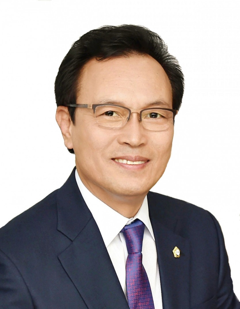 의장님 증명사진-1.jpg